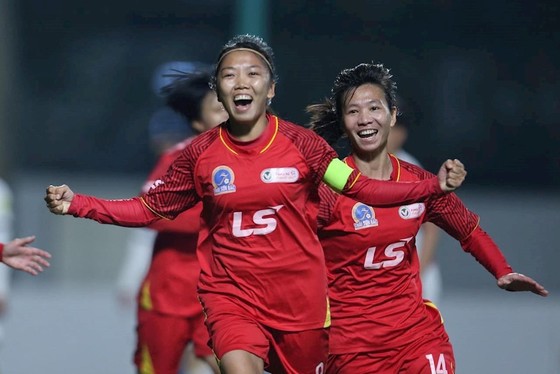 Huỳnh Như đã vô địch Cúp quốc gia nữ 2022 để làm quà chia tay CLB nữ TPHCM. ẢNH: MINH DÂN