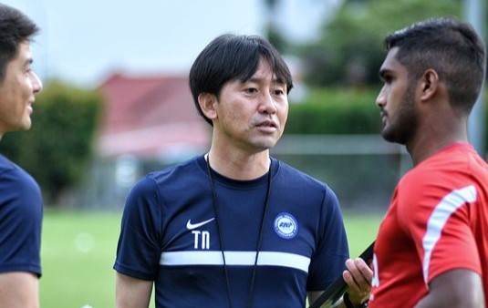 HLV Takayuki Nishigaya của đội tuyển Singapore. ẢNH: FAS