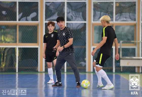 Sự khiêm nhường của futsal Hàn Quốc so với Việt Nam ảnh 1