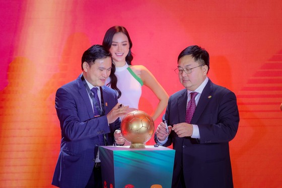 VPF chính thức bán bản quyền V-League ảnh 1