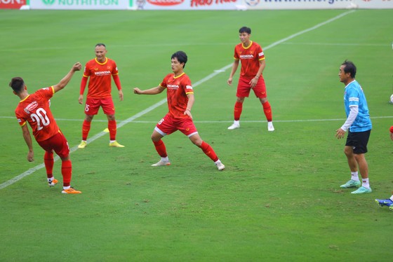 Đội tuyển Việt Nam tích cực rèn quân chuẩn bị đấu CLB Dortmund. ẢNH: HƯƠNG NGUYỄN