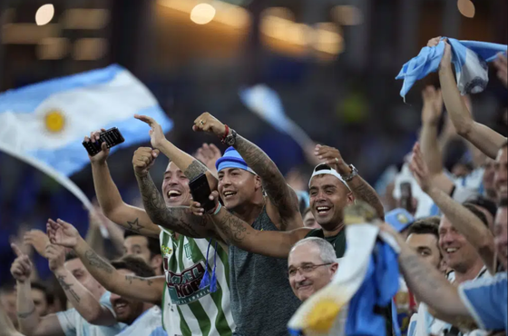Niềm vui của người hâm mộ Argentina ở châu Á