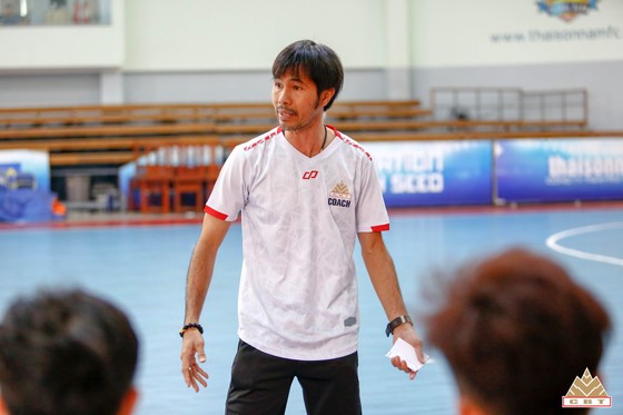 HLV Phạm Minh Giang trở lại công tác đào tạo trẻ khi làm việc ở futsal Cao Bằng. ẢNH: ANH TRẦN 