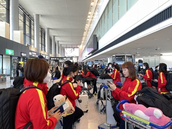 U17 nữ Việt Nam di chuyển vất vả để đến địa điểm thi đấu ở Nhật Bản