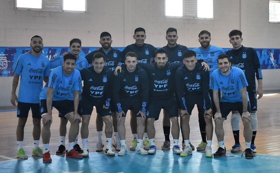 Đội tuyển futsal Argentina hội quân với 12 cầu thủ, chuẩn bị cho 3 trận giao hữu gặp Việt Nam. 