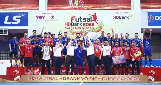 Thái Sơn Nam TPHCM lần thứ 12 đăng quang ở Giải futsal VĐQG. ẢNH: TÂM HÀ 