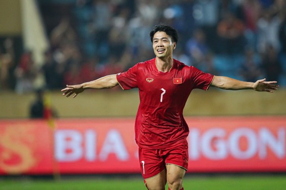 Sau gần 2 năm, Công Phượng ghi bàn trở lại cho đội tuyển Việt Nam. ẢNH: MINH HOÀNG ảnh 1