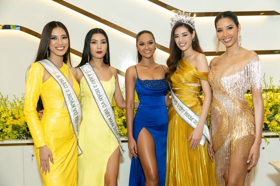H’Hen Niê và Hoàng Thùy hội ngộ top 3 Hoa hậu Hoàn vũ Việt Nam 2019 ảnh 1