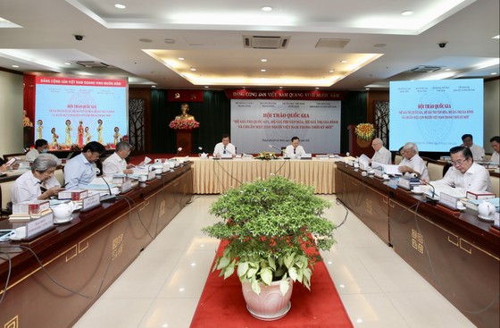 Khai mạc Hội thảo quốc gia Hệ giá trị quốc gia, hệ giá trị văn hoá, hệ giá trị gia đình và chuẩn mực con người Việt Nam trong thời kỳ mới ảnh 3