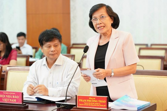 Đồng chí Phạm Phương Thảo, nguyên Phó Bí thư Thành ủy, nguyên Chủ tịch HĐND TPHCM tham luận tại tọa đàm. Ảnh: HOÀNG HÙNG