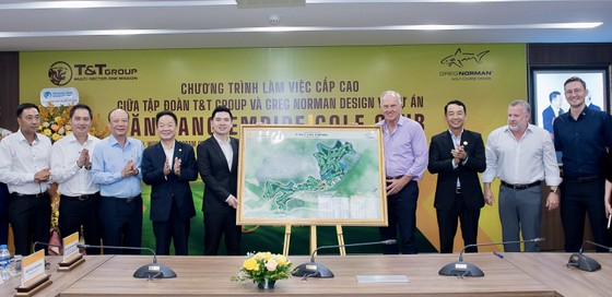 Cú Swing đầu tiên của huyền thoại Greg Norman tại sân Gofl Văn Lang Empire ảnh 2