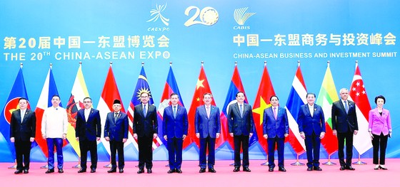 Thủ tướng Phạm Minh Chính và các trưởng đoàn tham dự lễ khai mạc CAEXPO và CABIS lần thứ 20. Ảnh: TTXVN ảnh 1