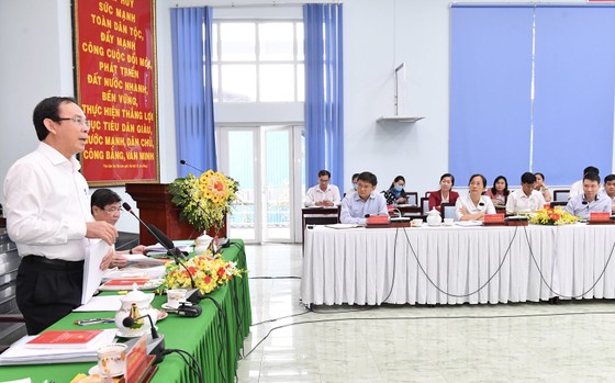 Bí thư Thành ủy TPHCM Nguyễn Văn Nên phát biểu trong buổi làm việc với quận Thủ Đức. Ảnh: VIỆT DŨNG