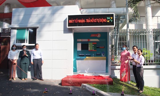 Quận 6: Vận hành hệ thống tiếp nhận và trả hồ sơ tự động 24/7 ảnh 2 Quận 6: Vận hành hệ thống tiếp nhận và trả hồ sơ tự động 24/7 ảnh 2