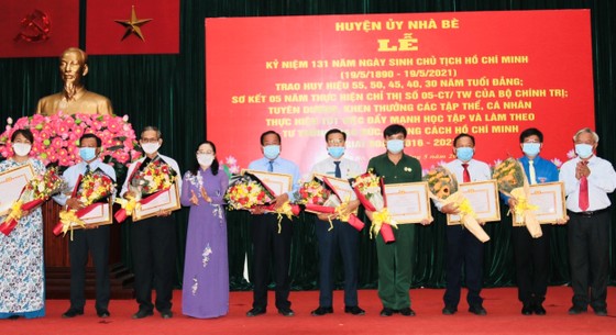 Học tập và làm theo Bác Hồ góp phần xây dựng những công dân có trách nhiệm, giàu lòng yêu thương ảnh 2