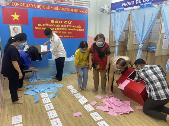 TPHCM kiểm phiếu bầu cử đại biểu Quốc hội, đại biểu HĐND ảnh 3