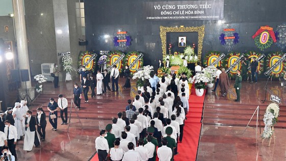 Lễ viếng Phó Chủ tịch Thường trực UBND TPHCM Lê Hòa Bình ảnh 2 Lễ viếng Phó Chủ tịch Thường trực UBND TPHCM Lê Hòa Bình ảnh 2