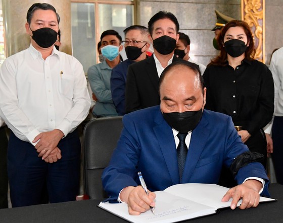 Lễ viếng Phó Chủ tịch Thường trực UBND TPHCM Lê Hòa Bình ảnh 7 Lễ viếng Phó Chủ tịch Thường trực UBND TPHCM Lê Hòa Bình ảnh 7