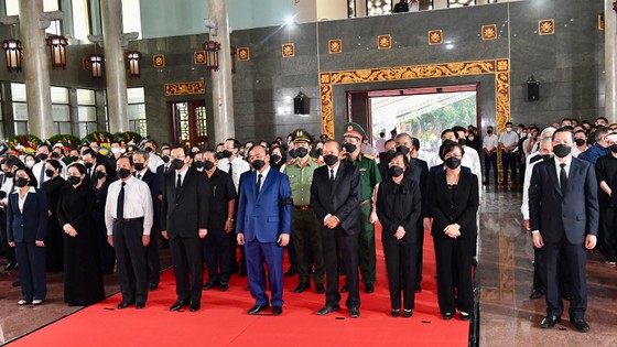 Lễ viếng Phó Chủ tịch Thường trực UBND TPHCM Lê Hòa Bình ảnh 4 Lễ viếng Phó Chủ tịch Thường trực UBND TPHCM Lê Hòa Bình ảnh 4