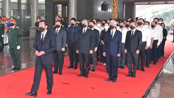 Lễ viếng Phó Chủ tịch Thường trực UBND TPHCM Lê Hòa Bình ảnh 14 Lễ viếng Phó Chủ tịch Thường trực UBND TPHCM Lê Hòa Bình ảnh 14
