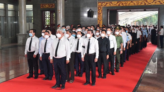 Lễ viếng Phó Chủ tịch Thường trực UBND TPHCM Lê Hòa Bình ảnh 23 Lễ viếng Phó Chủ tịch Thường trực UBND TPHCM Lê Hòa Bình ảnh 23