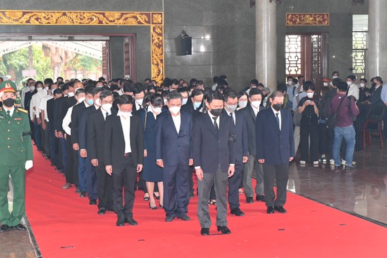 Lễ viếng Phó Chủ tịch Thường trực UBND TPHCM Lê Hòa Bình ảnh 22 Lễ viếng Phó Chủ tịch Thường trực UBND TPHCM Lê Hòa Bình ảnh 22