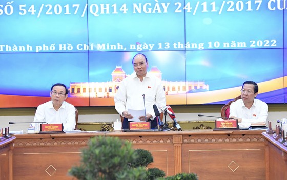 Chủ tịch nước Nguyễn Xuân Phúc phát biểu trong buổi làm việc với TPHCM. Ảnh: VIỆT DŨNG
