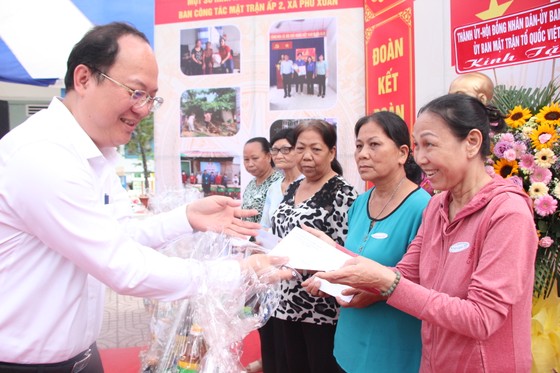 Gìn giữ giá trị văn hóa truyền thống trong thời "mỗi người một chiếc điện thoại" ảnh 3
