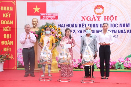 Gìn giữ giá trị văn hóa truyền thống trong thời "mỗi người một chiếc điện thoại" ảnh 4