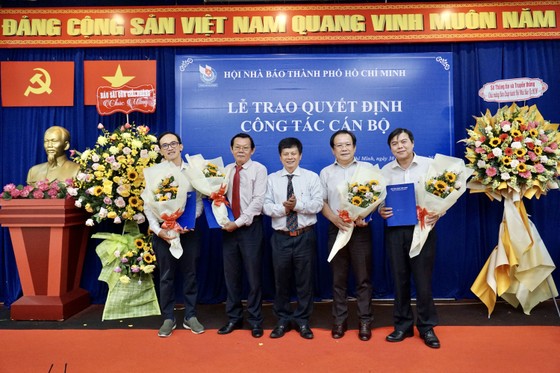 Nhà báo Nguyễn Tấn Phong làm Chủ tịch Hội Nhà báo TPHCM ảnh 6