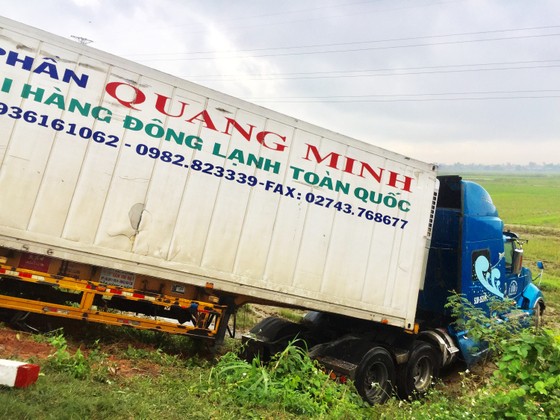 Tai nạn giữa xe container và xe khách: Thêm 1 nhà sư tử vong ảnh 5