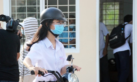 Nắng nóng kèm dịch Covid-19 gây nhiều khó khăn cho các thí sinh miền Trung dự kỳ thi tốt nghiệp THPT ảnh 5