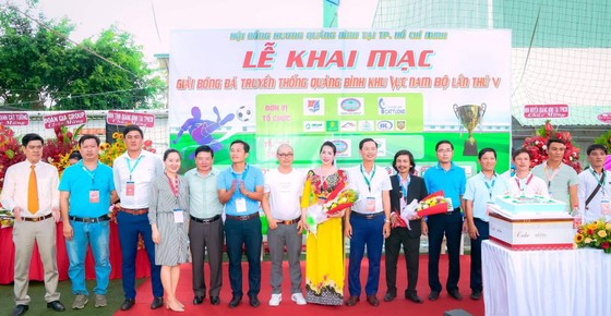 Lễ khai mạc có lãnh đạo tỉnh Quảng Bình, Hội đồng hương tỉnh Quảng Bình tại TPHCM, đại diện các đơn vị tài trợ.