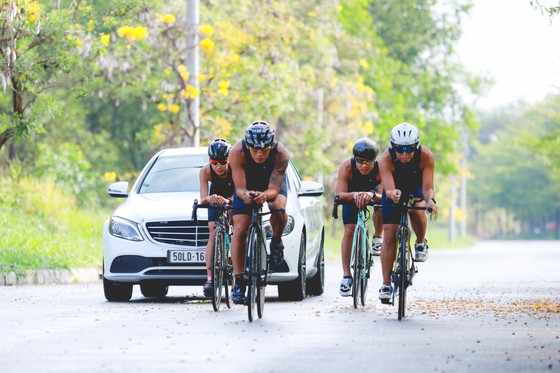 Mercedes-Benz Việt Nam tiên phong đồng hành Triathlon Việt Nam ảnh 1