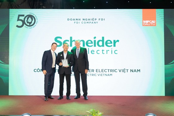 Schneider Electric Việt Nam được vinh danh “Tốp 50 Doanh nghiệp Phát triển bền vững 2022”