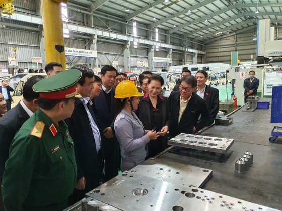 Chủ tịch Quốc hội thăm người dân vùng sạt lở Phước Sơn ảnh 3