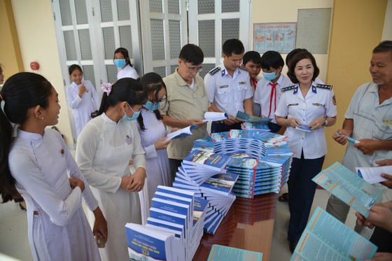 Sôi động ngày hội “Nghĩa tình biên giới biển đảo” tại Tiền Giang ảnh 3