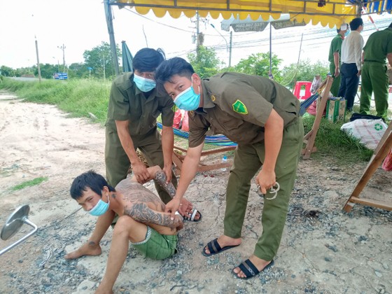 Vượt chốt kiểm dịch, bị phạt 25.000.000 đồng ảnh 1