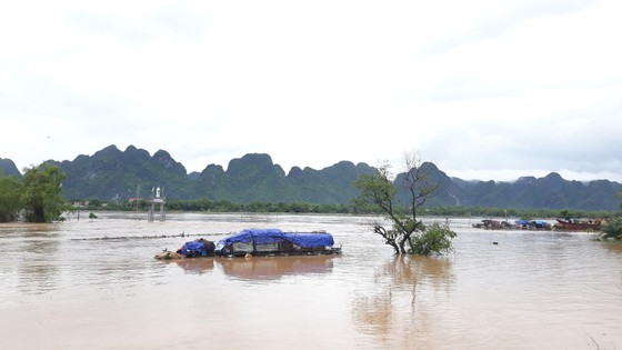 Lũ lớn chia cắt nhiều địa phương ở Quảng Bình ảnh 4