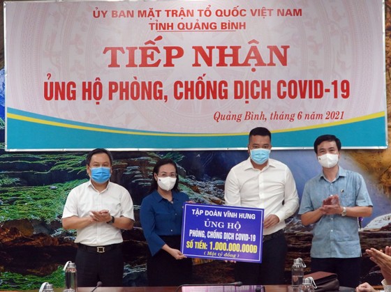 Quảng Bình tiếp nhận 1 tỷ đồng từ tập đoàn Vĩnh Hưng