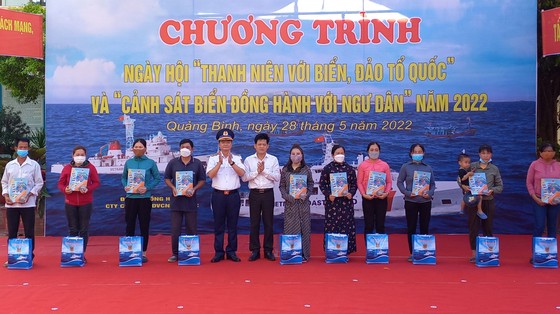 Quảng Bình: Ngày hội Nghĩa tình biên giới biển đảo ảnh 1 Quảng Bình: Ngày hội Nghĩa tình biên giới biển đảo ảnh 1