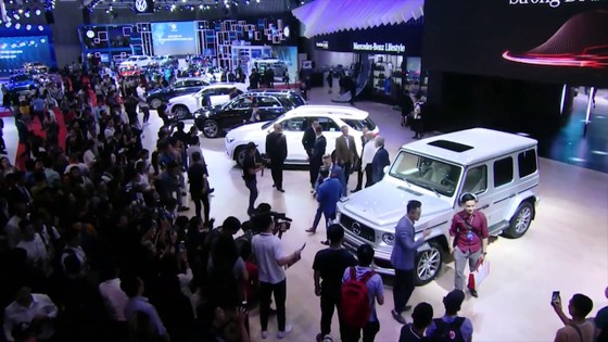 Mercedes-Benz ‘cháy hàng’ tại Việt Nam, cổ phiếu nào hưởng lợi?