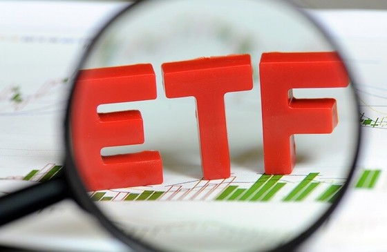 Chứng khoán ‘rực lửa’ trong ngày 2 quỹ ETF ngoại ‘hành động’