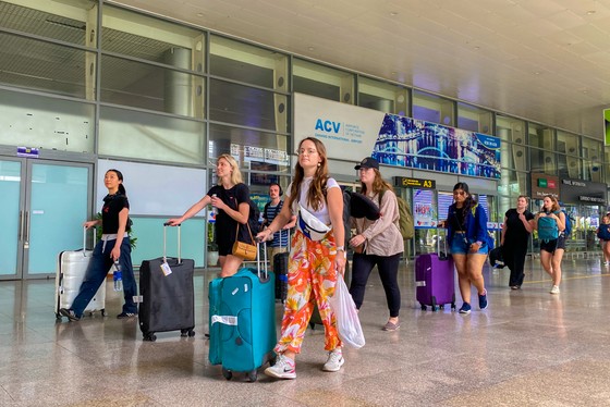 Lượng khách du lịch đến Đà Nẵng tăng cao trong ngày đầu nghỉ lễ Quốc khánh ảnh 1