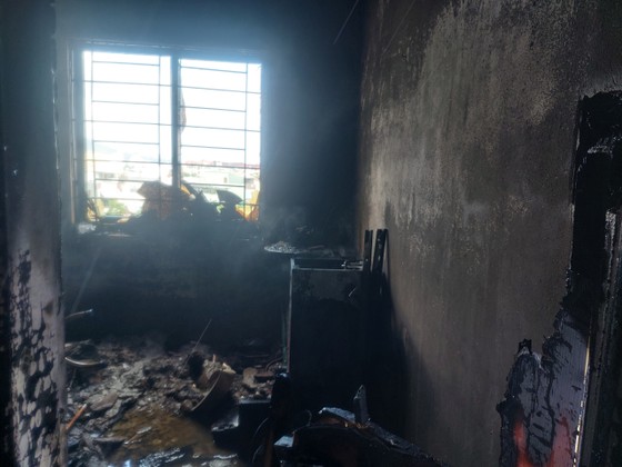 Nhiều đồ đạc bên trong ngôi nhà bị lửa thiêu rụi