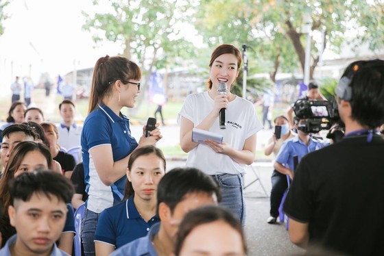 Hoa hậu Đỗ Mỹ Linh, Tiểu Vy cùng 200 tình nguyện viên hiến máu cứu người ảnh 9 Hoa hậu Đỗ Mỹ Linh, Tiểu Vy cùng 200 tình nguyện viên hiến máu cứu người ảnh 9