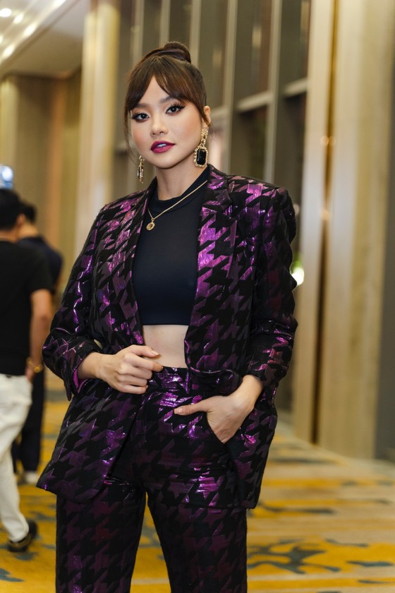Thanh Hằng, Lan Khuê làm vedette show diễn IVAN 6 ảnh 16