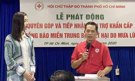 Hoa hậu Việt Nam 2020 quyên góp gần 7,5 tỷ đồng cứu trợ miền Trung ảnh 1