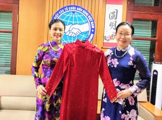 Tiếp nhận hiện vật áo dài của các nhà giáo, nhà hoạt động văn hóa ảnh 3