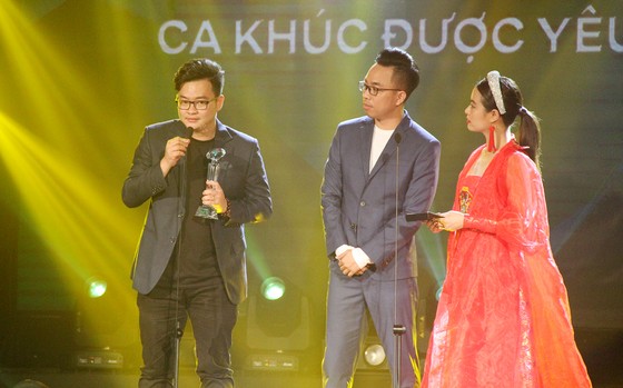 Binz và Amee đoạt giải ca sĩ của năm tại Giải thưởng Làn sóng xanh 2020 ảnh 10 Binz và Amee đoạt giải ca sĩ của năm tại Giải thưởng Làn sóng xanh 2020 ảnh 10